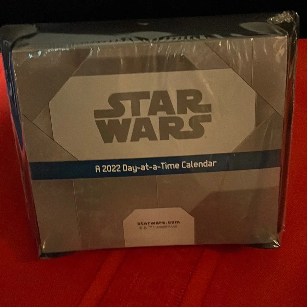 NWT 2022 Star Wars calendar - still 6 months left (Mlb)